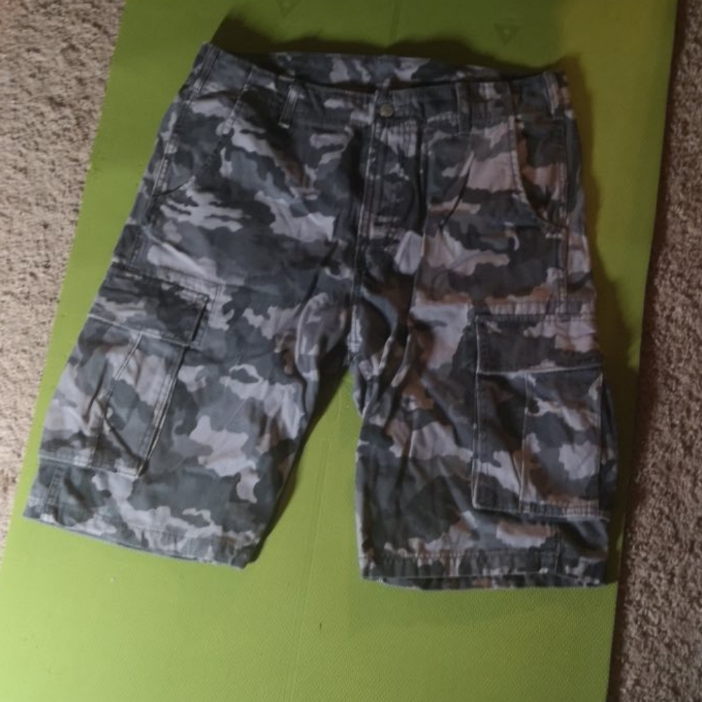levis cargo short